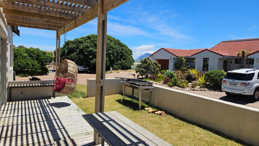 3 Bedroom Property for Sale in Meerenbosch Western Cape